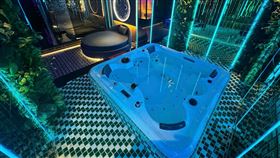 龍宮,喬天鼎,越南,砲兵（圖／翻攝自《Ho Chi Minh City Dragon Palace 越南胡志明市龙宫 私人别墅泳池派对》臉書）