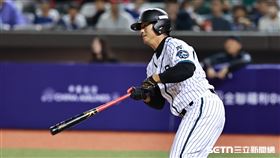 ▲世壯運棒球冠軍戰，山羊兄弟三壘手高國輝打成內野滾地球出局。（圖／記者劉彥池攝影）