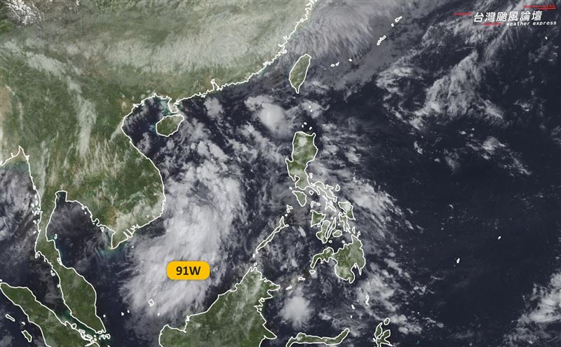 熱帶擾動91W北上,恐為台灣帶來強降雨。(圖/翻攝自氣象粉專「台灣颱風論壇|天氣特急」)