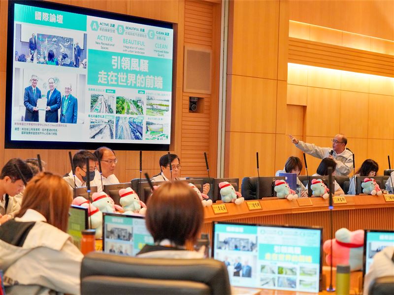 宋德仁提到藉由與新加坡國際論壇雙向交流，把新北的整治經驗放到國際舞台