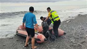 台東太麻里一位男童、釣客落水，台東縣已申請空勤直升機和通知海巡，陸面和海、空搜尋。（圖／翻攝畫面）

