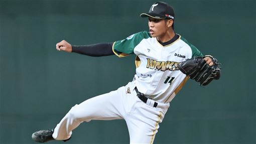 林詩翔漲薪220％　台鋼雄鷹2026月薪曝