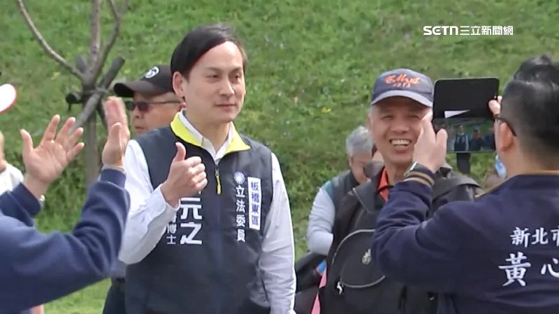 葉元之連假掃街反罷遭民眾嗆擾民竟回「好怕喔」，引起討論。（資料照）