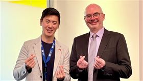 三立新聞重磅推出全新網路節目《一件軍外套》！主持人相振為、AIT在台協會處長谷立言