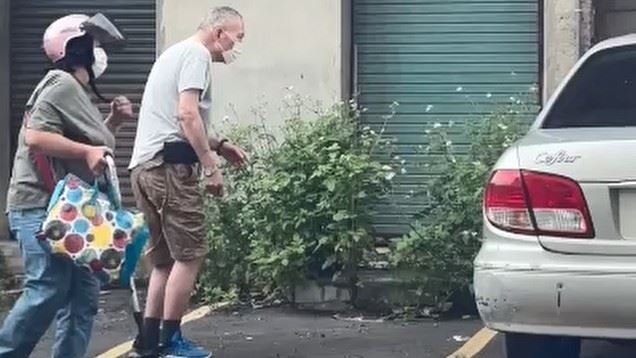 老翁需要攙扶才能開車　警獲報攔查結果曝