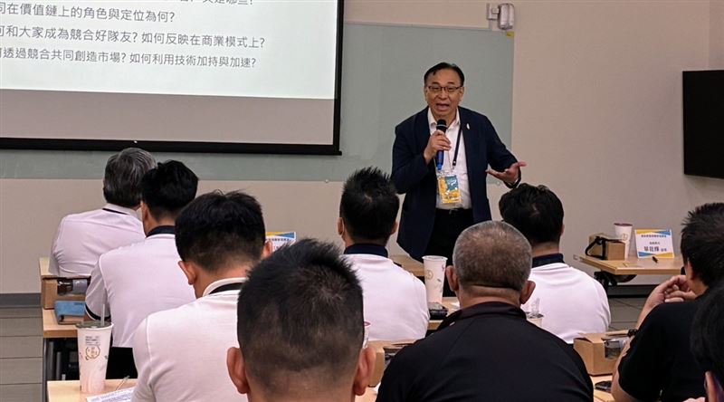 模具公會理事長張和明強調，在全球經濟版圖重塑之際，模具業者應將重心從單純技術調整，提升為以客戶為導向的策略思維。透過拉高客戶依賴度與合作深度，企業方能逆勢突圍，成功轉型。（照片來源／ITRI）
