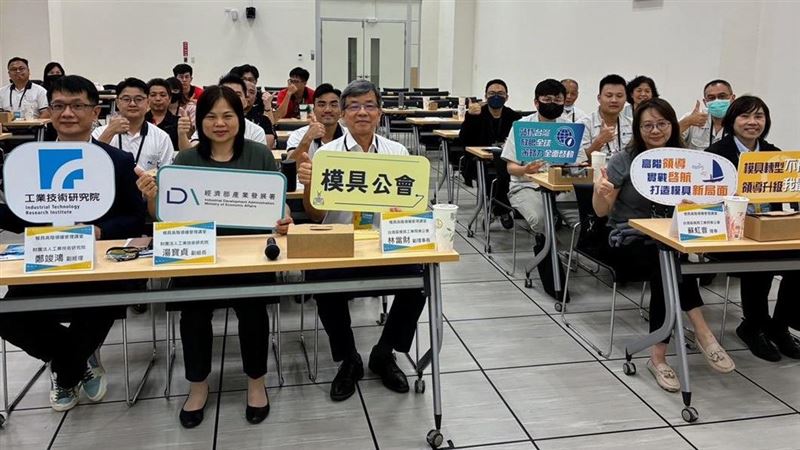 模具產業共學圈：AI浪潮下，從黑手變活水