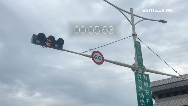 看到黃燈要注意，代表快轉紅燈了，小心變成闖紅燈。（圖／資料照）