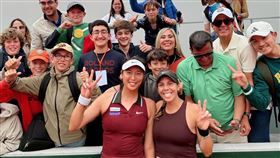 ▲詹皓晴攜手墨西哥好手奧爾摩斯（Giuliana Olmos）經歷3盤大戰擊敗對手晉級。（圖／詹皓晴提供） 