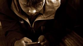 中國傳有老師因沒收學生手機，遭學生持刀刺死。（翻攝X、pixabay）