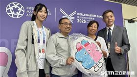 東京奧運銅牌名將羅嘉翎的媽媽何千金與在女兒、老公教練陪同下出戰對打賽事。（圖／記者蔡厚瑄攝影）