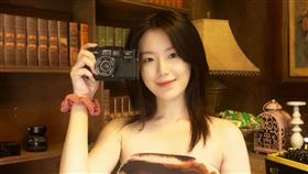 舒華以「簡體中文」聲援中國命案卻被質疑舔共。（圖／翻攝自舒華微博）