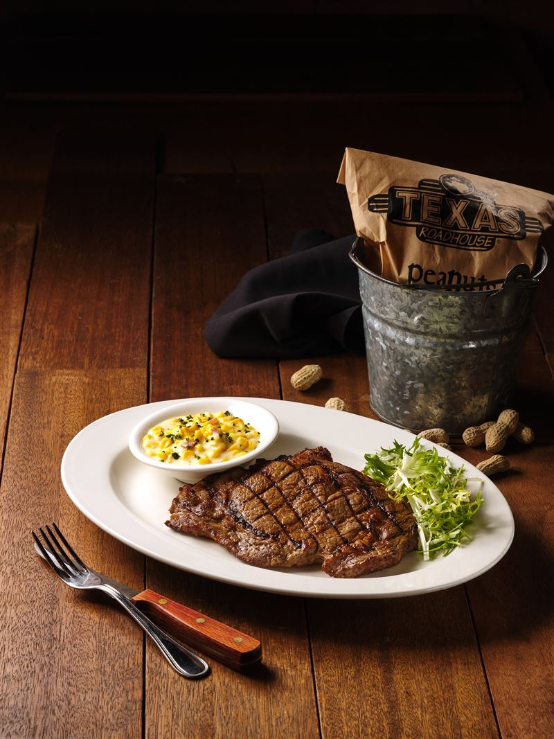 Texas Roadhouse德州鮮切牛排的12oz.肋眼牛排端午節當天買1送1。(圖/Texas Roadhouse德州鮮切牛排 提供)