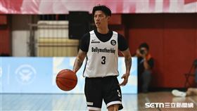 ▲世壯運籃球冠軍戰，Bullymotherbbq球員王信凱。（圖／記者劉彥池攝影）