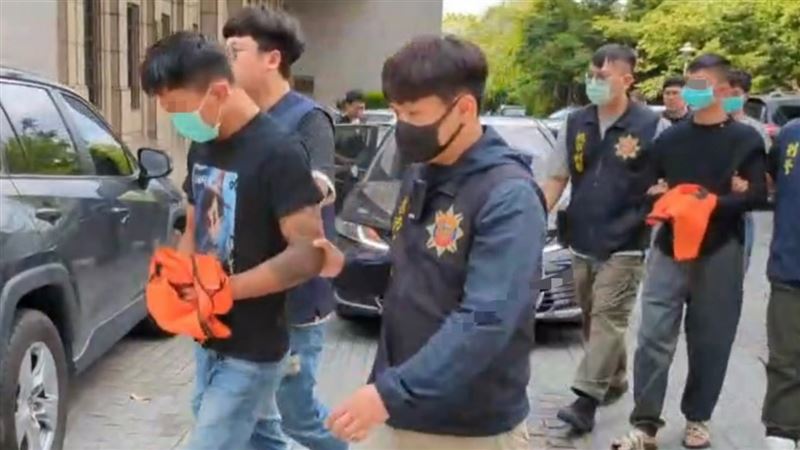 陳男等共13人被警方逮捕。(圖/翻攝畫面)