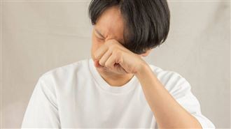 男睡醒睜不開眼！一查竟罹患肺癌