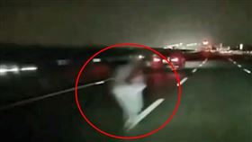 國道,驚悚,車禍,男子,闖入,追撞,輾斃,行車紀錄器,彰化,員林（圖／翻攝自社會事新聞影音）