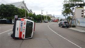 救護車,車禍,撞翻,探視,妻子,BMW,過彎,失控,巧合,台中（圖／翻攝畫面）