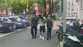 警方逮捕偷車的徐男，訊後依送法辦。（圖／翻攝畫面）