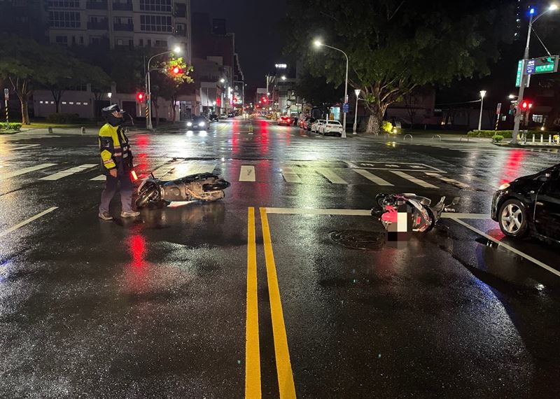 這起車禍造成黃女膝蓋受傷自行就醫,但許男的崩潰過程全被錄下。(圖/翻攝畫面)