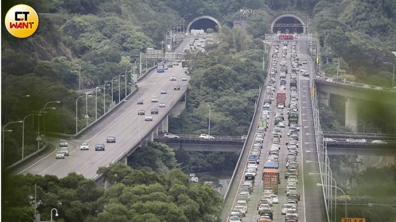 連假第2天將湧車潮！國道18地雷路段注意