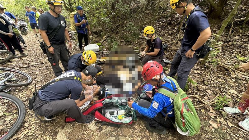 許男騎單車登山，過程中疑似因心梗倒地，即便民眾及警消接力搶救仍宣告不治。（圖／民眾提供）