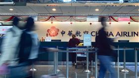 華航機師罷工　桃機13日影響逾3千人華航機師罷工事件持續延燒，桃園國際機場公司12日表示，依據華航提供最新資料顯示，桃機13日華航班機共計有21架次取消，預估影響旅客共3136人。中央社記者邱俊欽桃園機場攝　108年2月12日