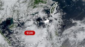 「台灣颱風論壇｜天氣特急」今（31）天13時15分許貼圖發文提醒，熱帶擾動91W接近，注意天氣變化。（圖／翻攝自台灣颱風論壇）