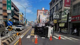 車禍,台南,側翻,端午節,立蛋