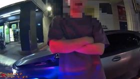 林姓男子駕駛賓士撞保時捷，鼻子有白色粉末（K他命）遭警逮。（圖／翻攝畫面）
