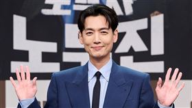 鄭敬淏《勞務師盧武鎮》。（圖／friDay影音提供）