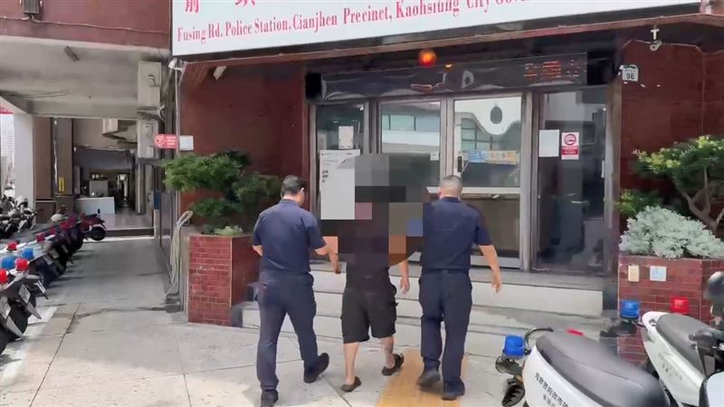 趙男被帶回派出所偵辦。（圖／翻攝畫面）