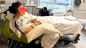 遭汽車衝撞的Sora昏迷一個月後甦醒溫哥華4月26日晚間發生汽車衝撞菲律賓節慶活動的慘劇，造成台灣女子Sora重傷昏迷一個月，日前才剛從加護病房轉出，雖然仍無法說話，但認知能力逐漸恢復中。（Sora同學提供）中央社記者程愛芬溫哥華傳真 114年5月31日