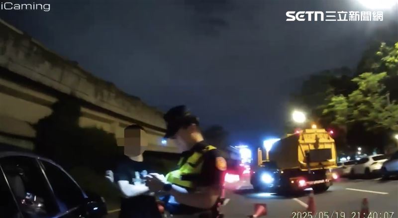 北市張男拒絕配合搜索車輛,保大聲請緊急搜索查獲改造手槍。(圖/翻攝畫面)