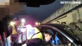 ▲北市張男拒絕配合搜索車輛，保大聲請緊急搜索查獲改造手槍。（圖／翻攝畫面）