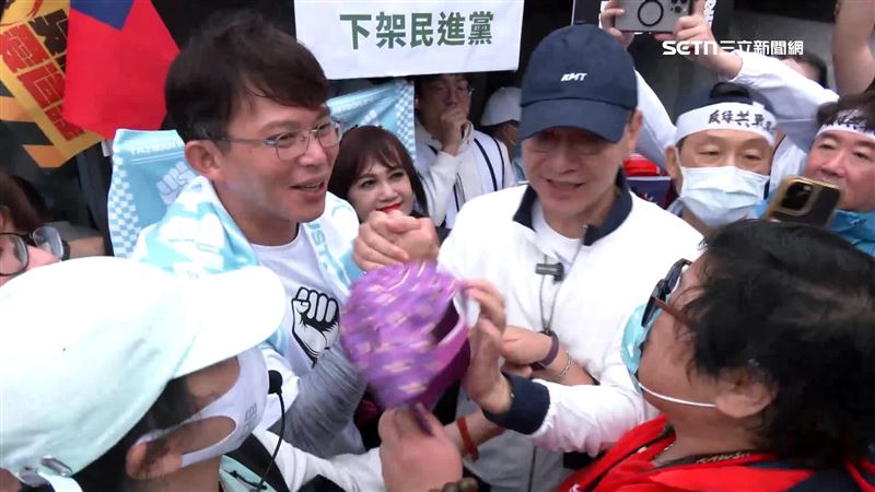 白挺藍反罷！傳國政宣講給舞台向小草拉票