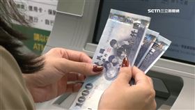 ATM領到陌生人手尾錢! 提款人驚:到底誰家的