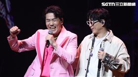 蕭煌奇演唱會邀請金曲歌王羅時豐擔任嘉賓，兩人在台上互相吐槽，逗得全場哈哈大笑。（圖／記者鄭孟晃攝影）