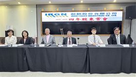 ▲劍麟於召開股東常會，會中通過去年配發每股現金股利9元，殖利率達9.50%。圖右三為董事長黃正怡、圖左三為總經理黃正忠。（圖／劍麟提供）