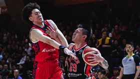 ▲桃園璞園領航猿一哥盧峻翔（右）。（圖／翻攝自BCL官網） 