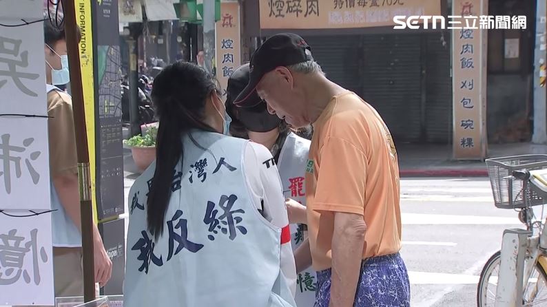 罷免吳沛憶艋舺清水祖師廟前266公園ubike站二階連署點。（圖／翻攝畫面）