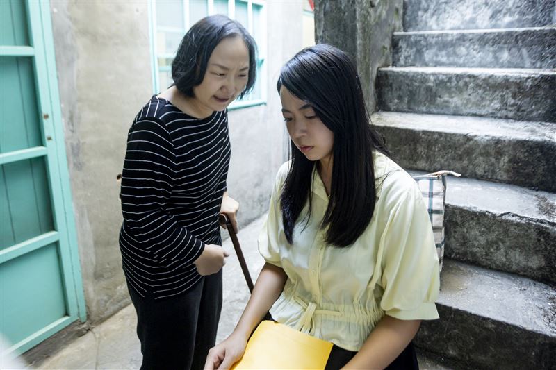 廖梨伶(左)、顧容慈飾演母女,都為戲特殊化妝。(圖/大愛提供)