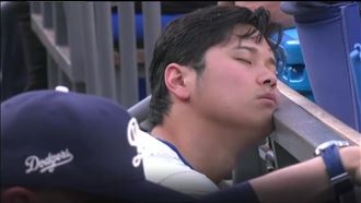 大谷趴欄杆睡著全被拍　投球後又遇大比分