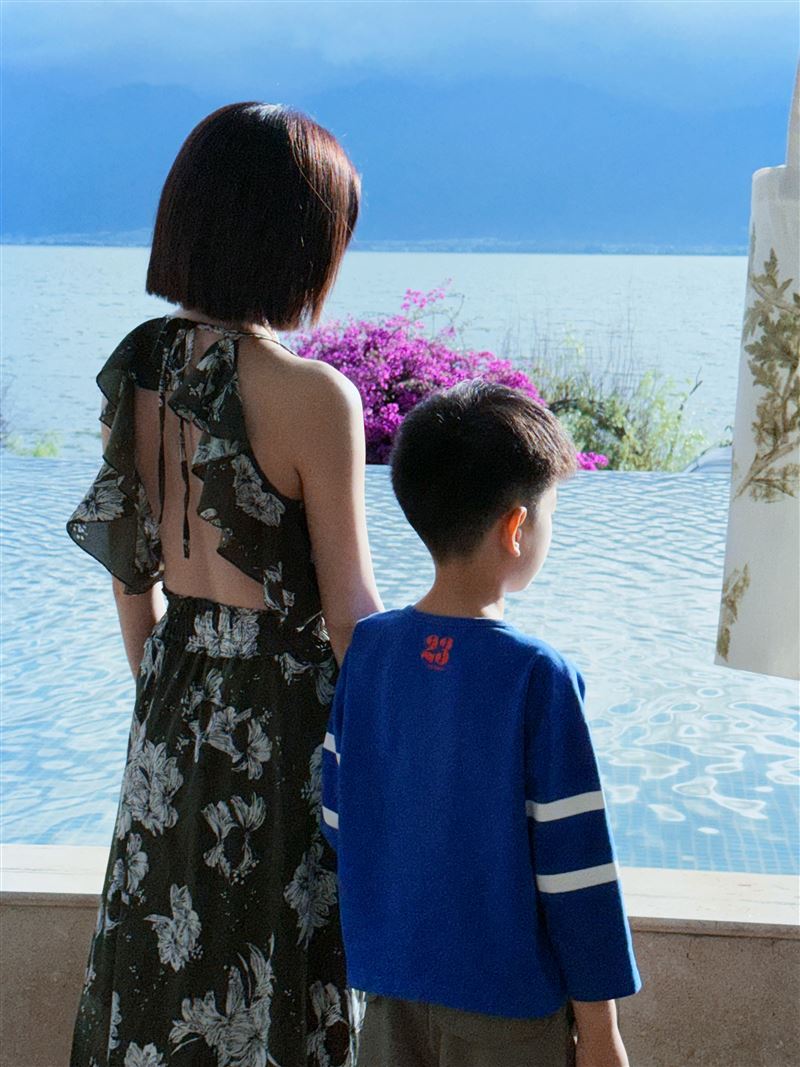 陳妍希和兒子一起慶祝42歲生日。(圖/翻攝自陳妍希微博)