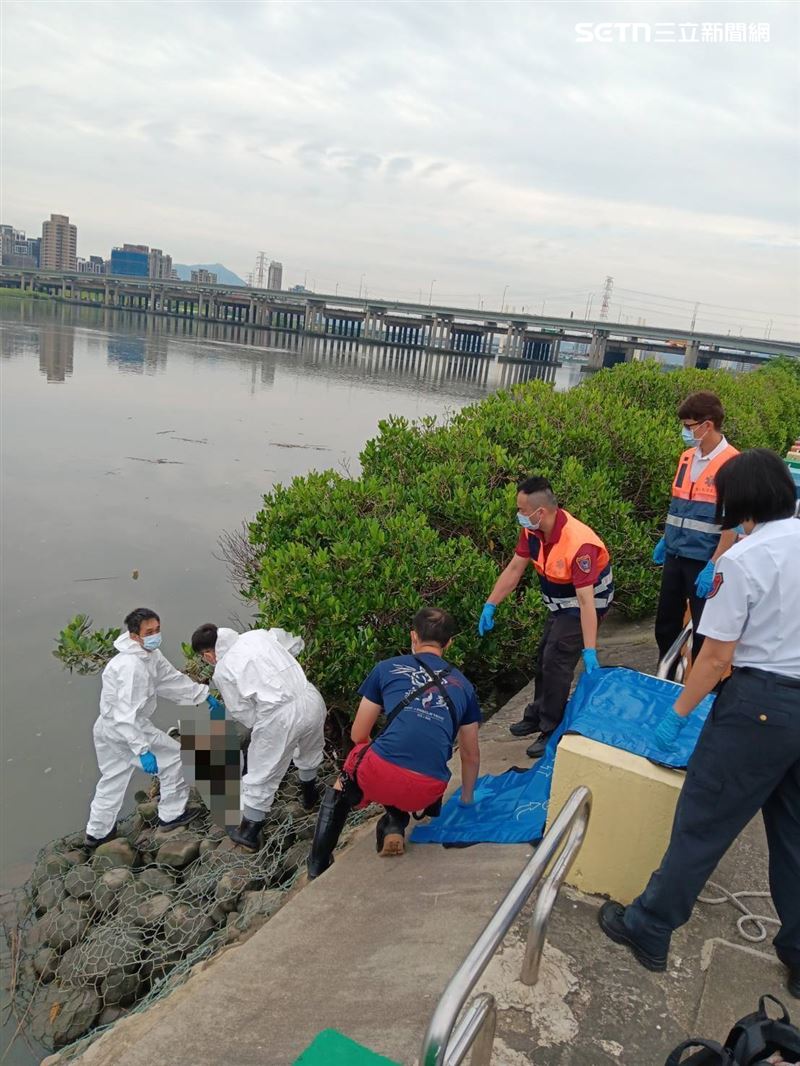 北市民眾在河濱公園運動時發現1具男性遺體。（圖／翻攝畫面）