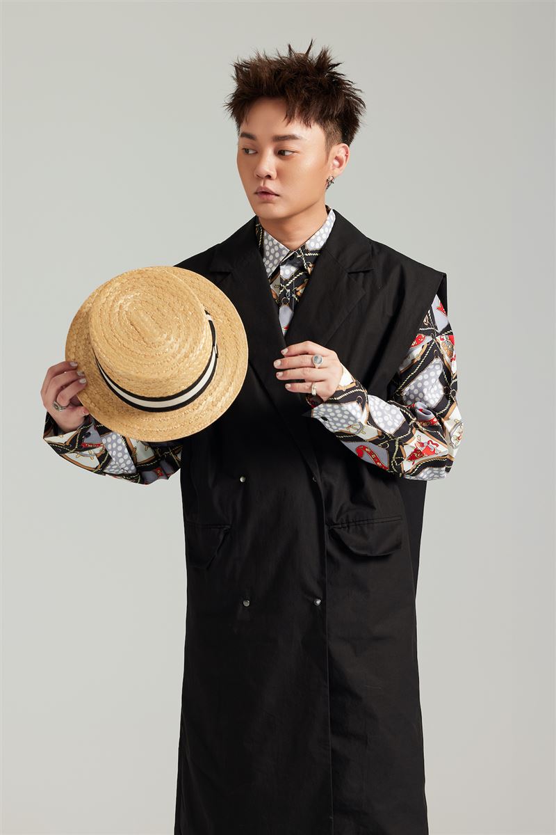 許富凱宣布「拾歌Plus」讚聲演唱會加場喜訊。(圖/何樂音樂X寬宏藝術提供)