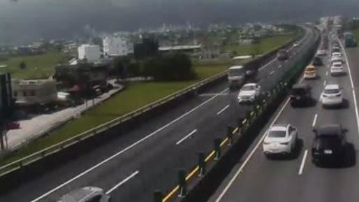 國5收假日紫爆時速剩8km　11地雷路段曝光