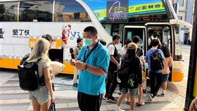 首頁 / 地方
端午連假收假日 高屏公路客運增班疏運人潮
2025/6/1 12:28（6/1 12:51 更新）
端午連假收假日，交通部公路局高雄區監理所1日表示，已備妥疏運量能，高雄往返墾丁、大鵬灣等地的公路客運路線均已啟動增班疏運。（高雄區監理所提供）中央社記者蔡孟妤傳真 114年6月1日