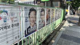 韓國總統大選競選海報韓國6月3日將舉行第21屆總統大選，圖為張貼在首爾市街道上的競選海報。中央社記者廖禹揚首爾攝  114年5月28日