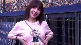 峮峮現身洲際棒球場。（圖／翻攝自峮峮IG）